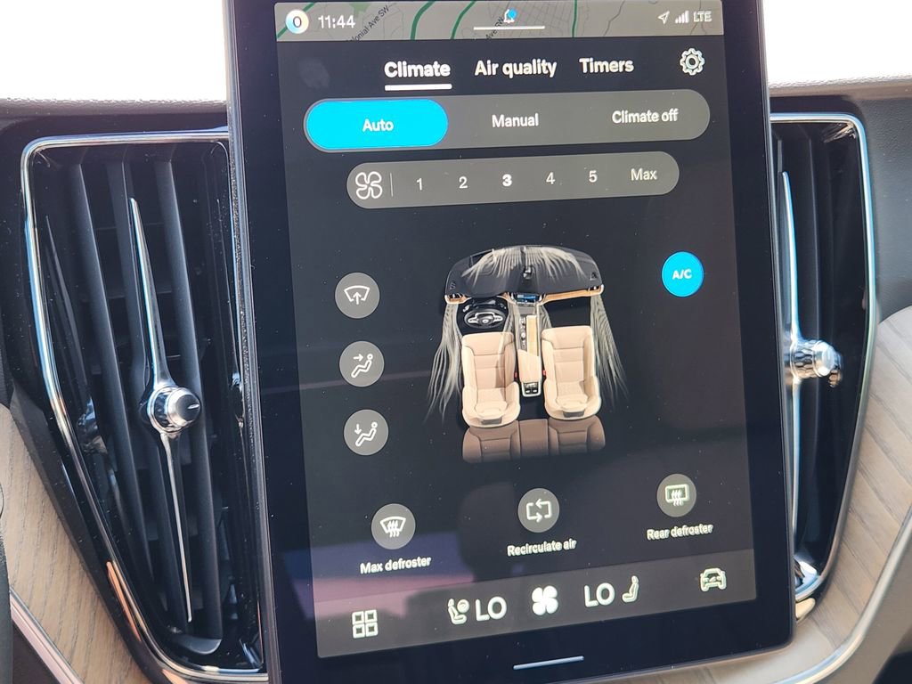 New 2026 Volvo XC60 B5 Plus w/ Protection Package Premier AWD/4WD image 22