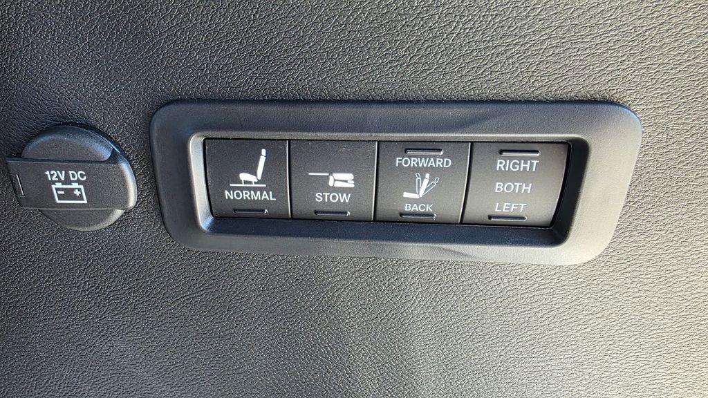 New 2026 Chrysler Pacifica Pinnacle image 17