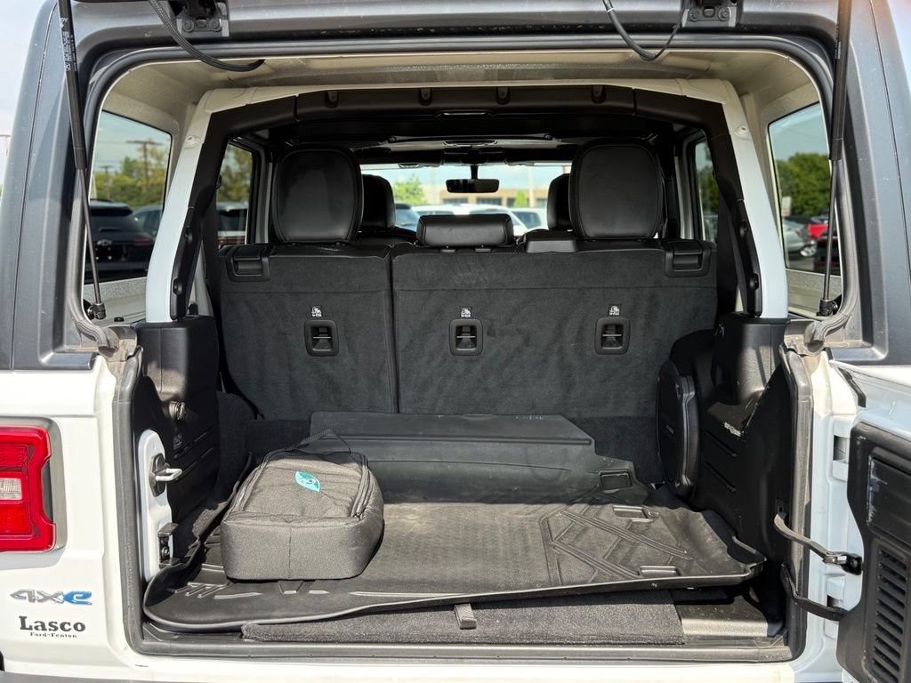 Used 2021 Jeep Wrangler Unlimited Sahara AWD/4WD image 26
