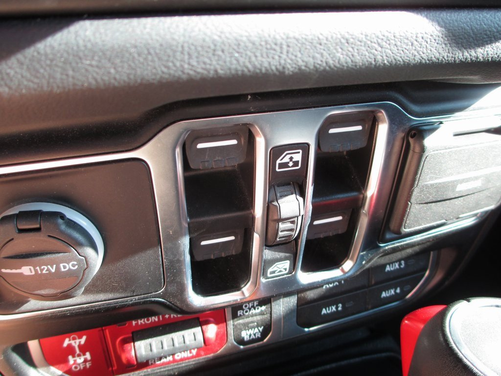 Used 2024 Jeep Wrangler Unlimited Rubicon w/ Technology Group image 25