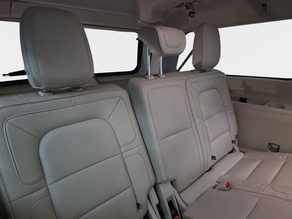 Used 2018 Lincoln Navigator L Reserve w/ Technology Package AWD/4WD image 13