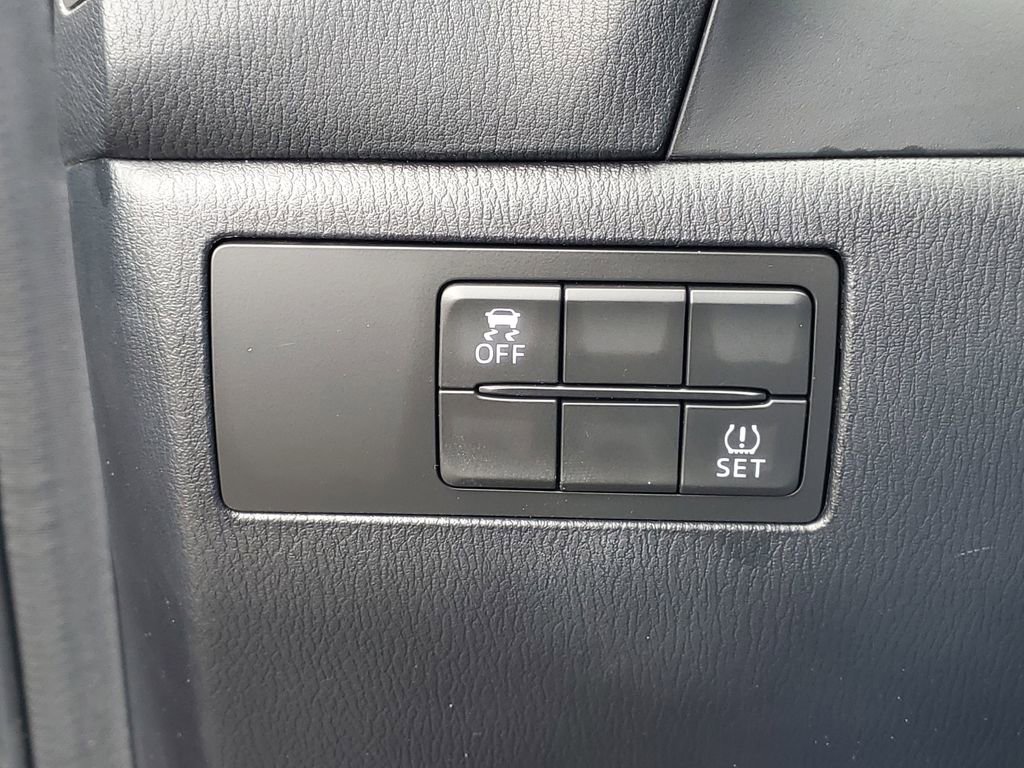 Used 2018 MAZDA MAZDA3 Touring image 17