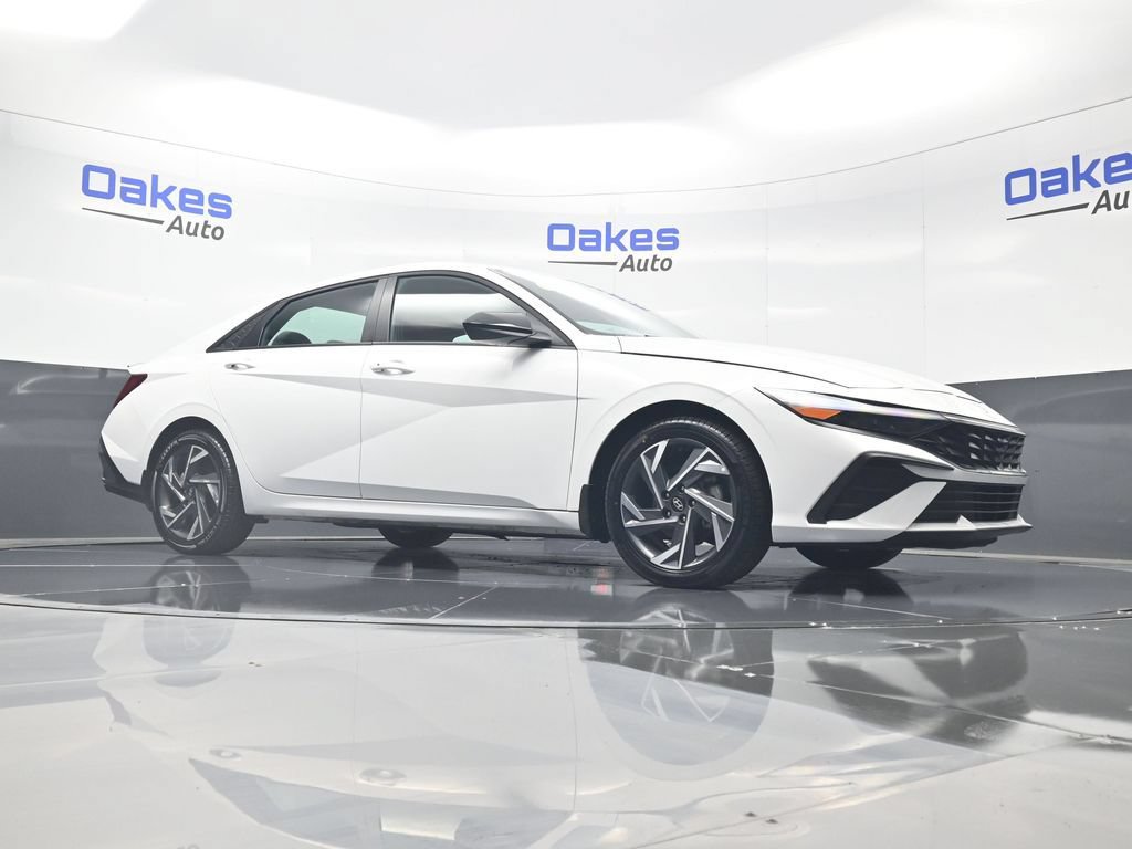 Used 2025 Hyundai Elantra Sport FWD image 33
