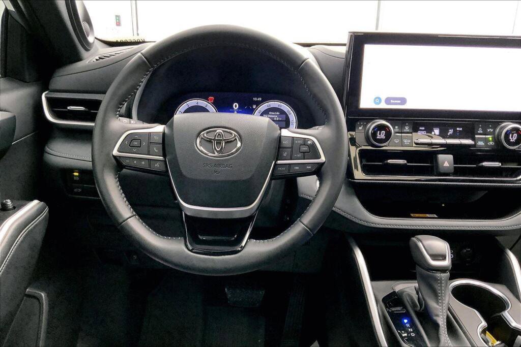 Used 2025 Toyota Highlander XSE image 4