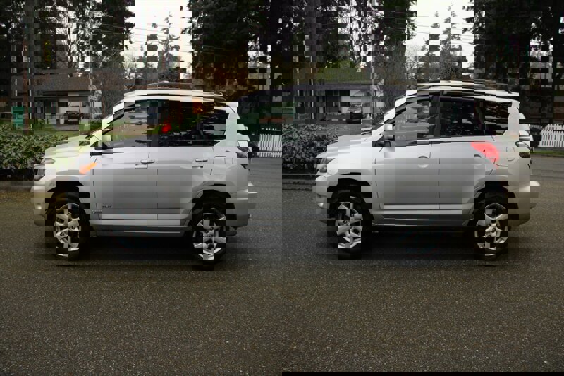 Used 2007 Toyota RAV4 Limited image 13