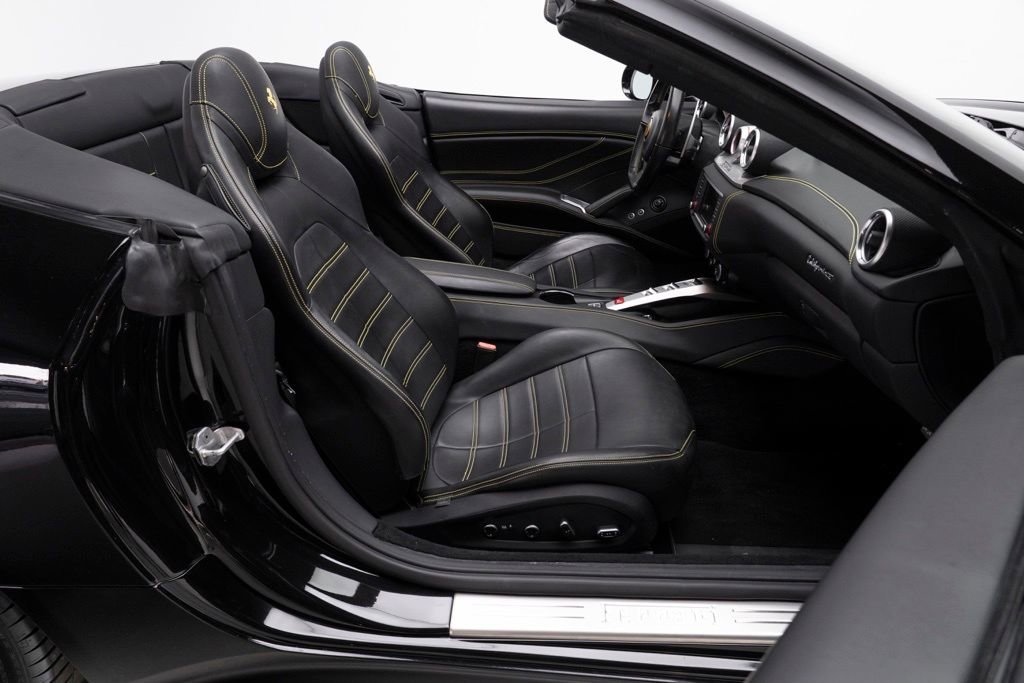 Used 2017 Ferrari California T image 39