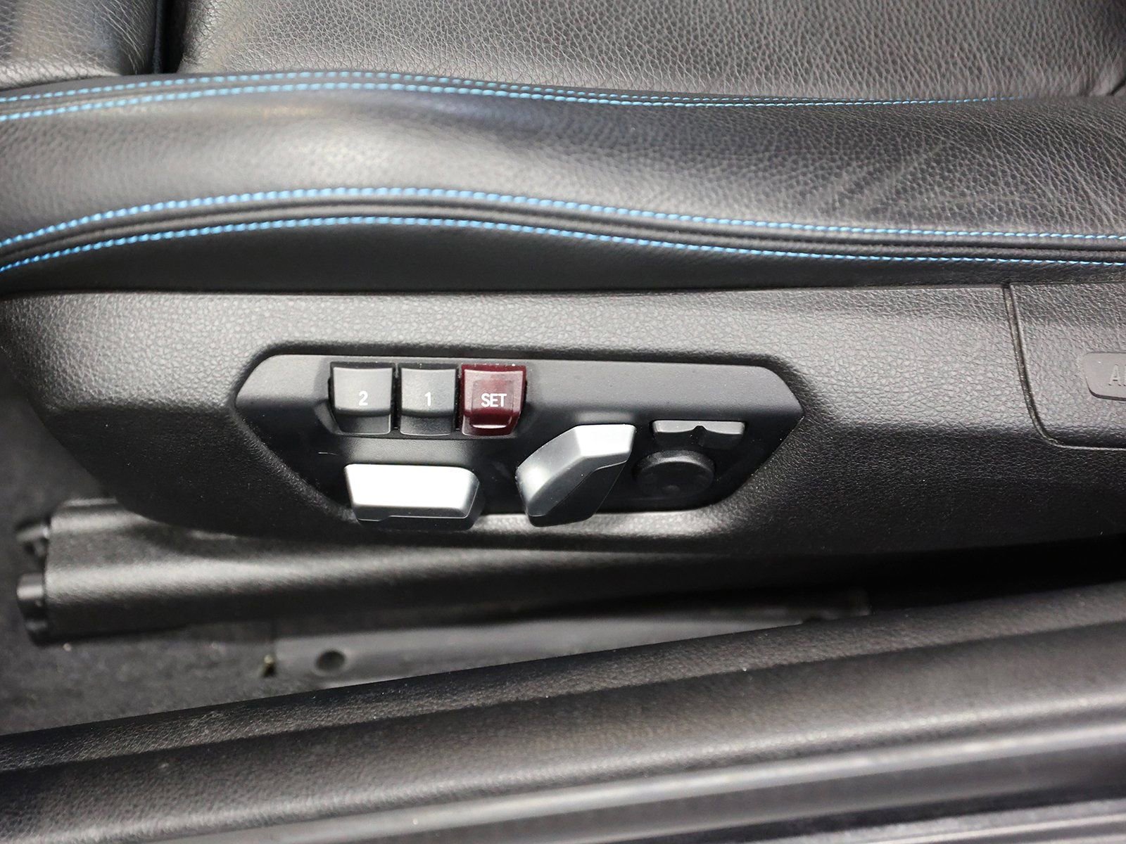 Used 2018 BMW M2 Base image 17