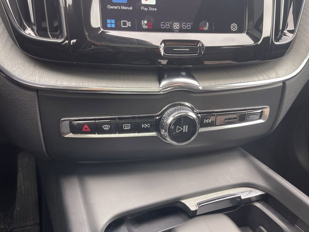 Used 2025 Volvo XC60 B5 Plus image 26