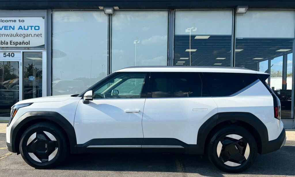 Used 2024 Kia EV9 Wind AWD/4WD image 2