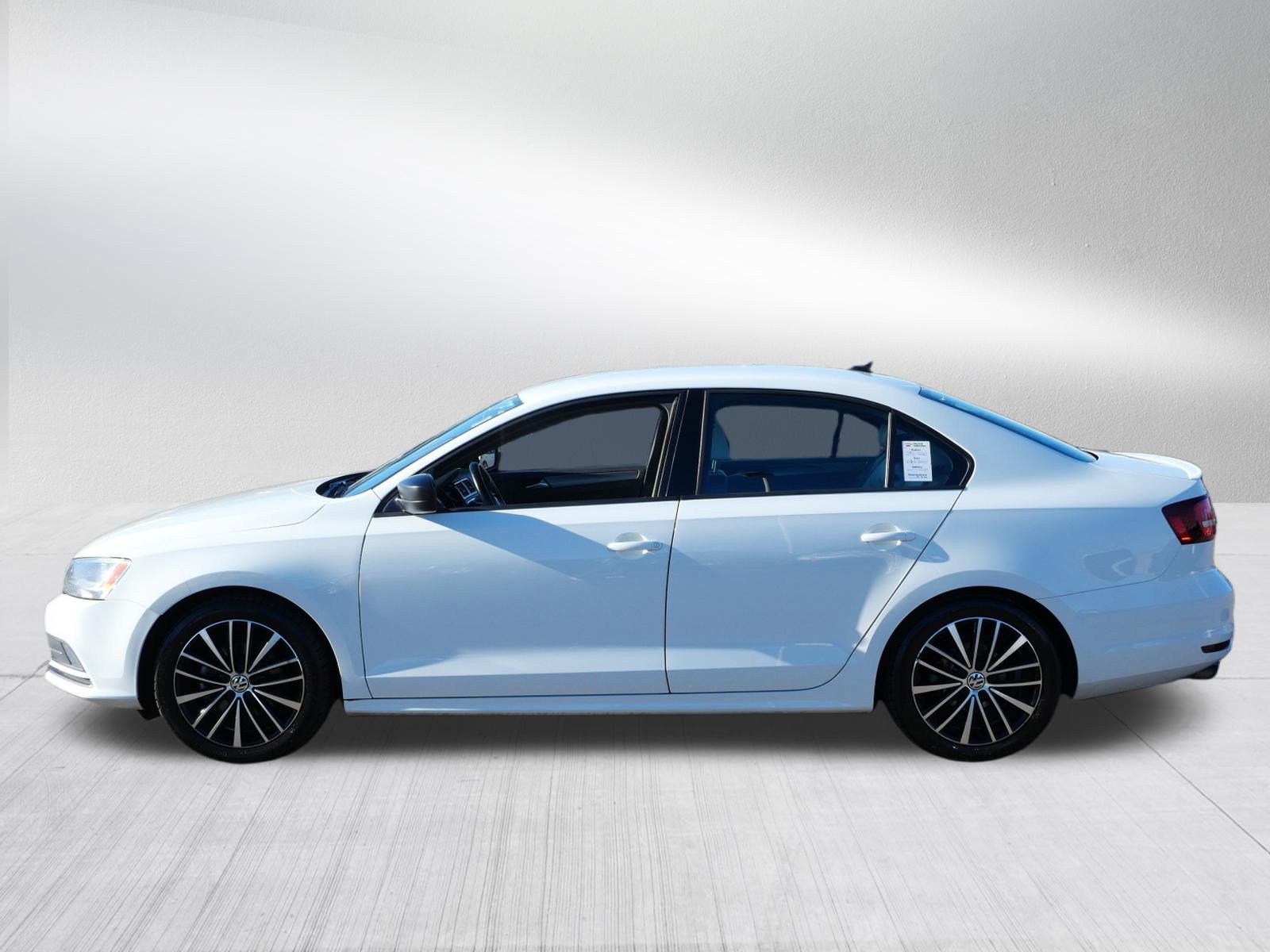 Used 2016 Volkswagen Jetta Sport FWD image 4