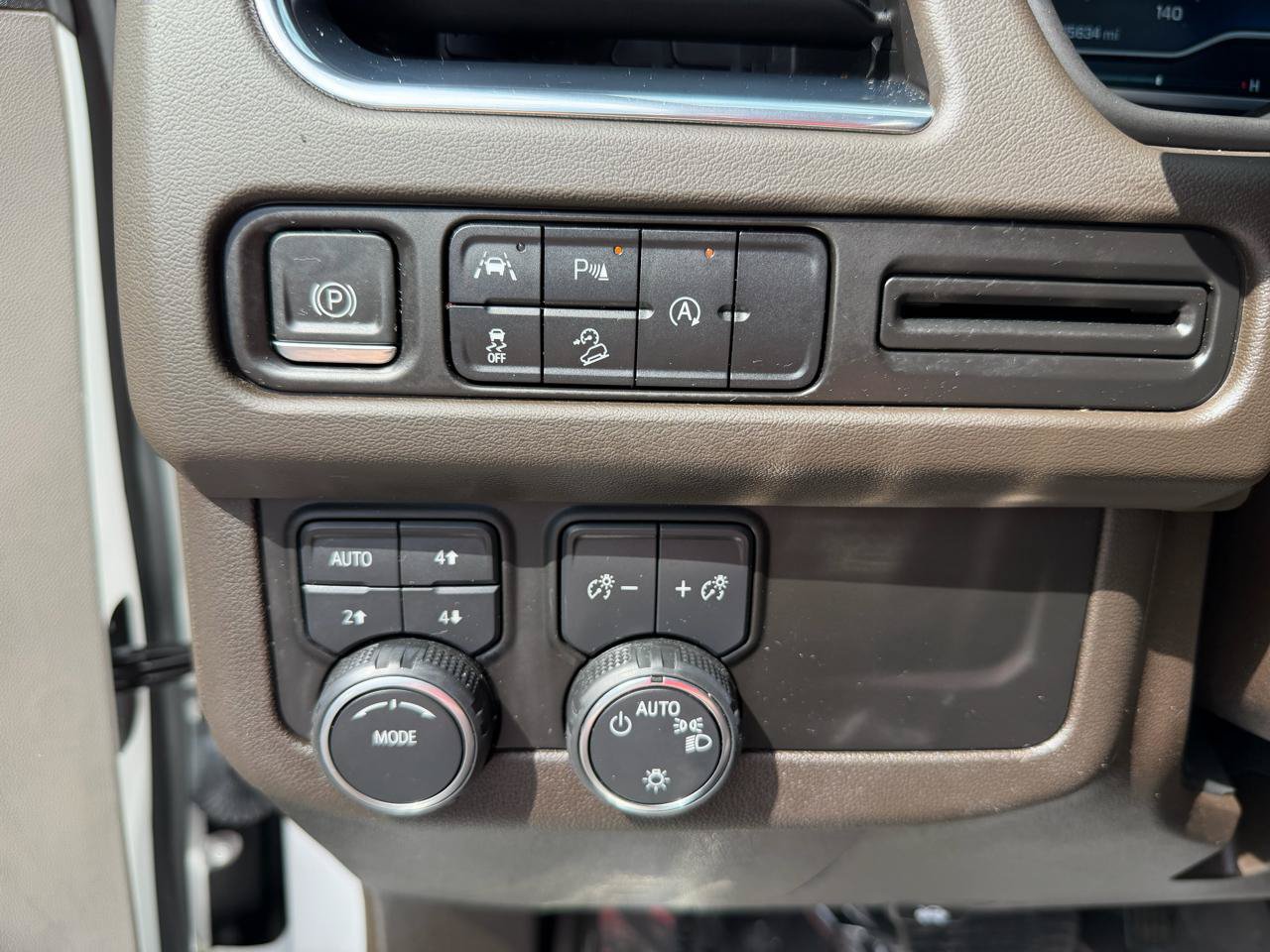 Used 2023 Chevrolet Suburban Z71 AWD/4WD image 29