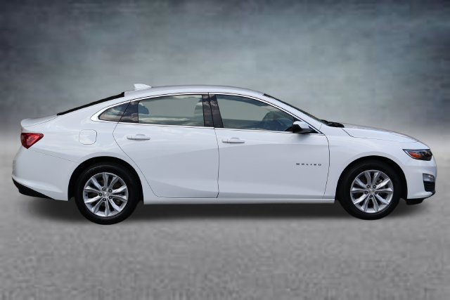 Used 2025 Chevrolet Malibu LT FWD image 2