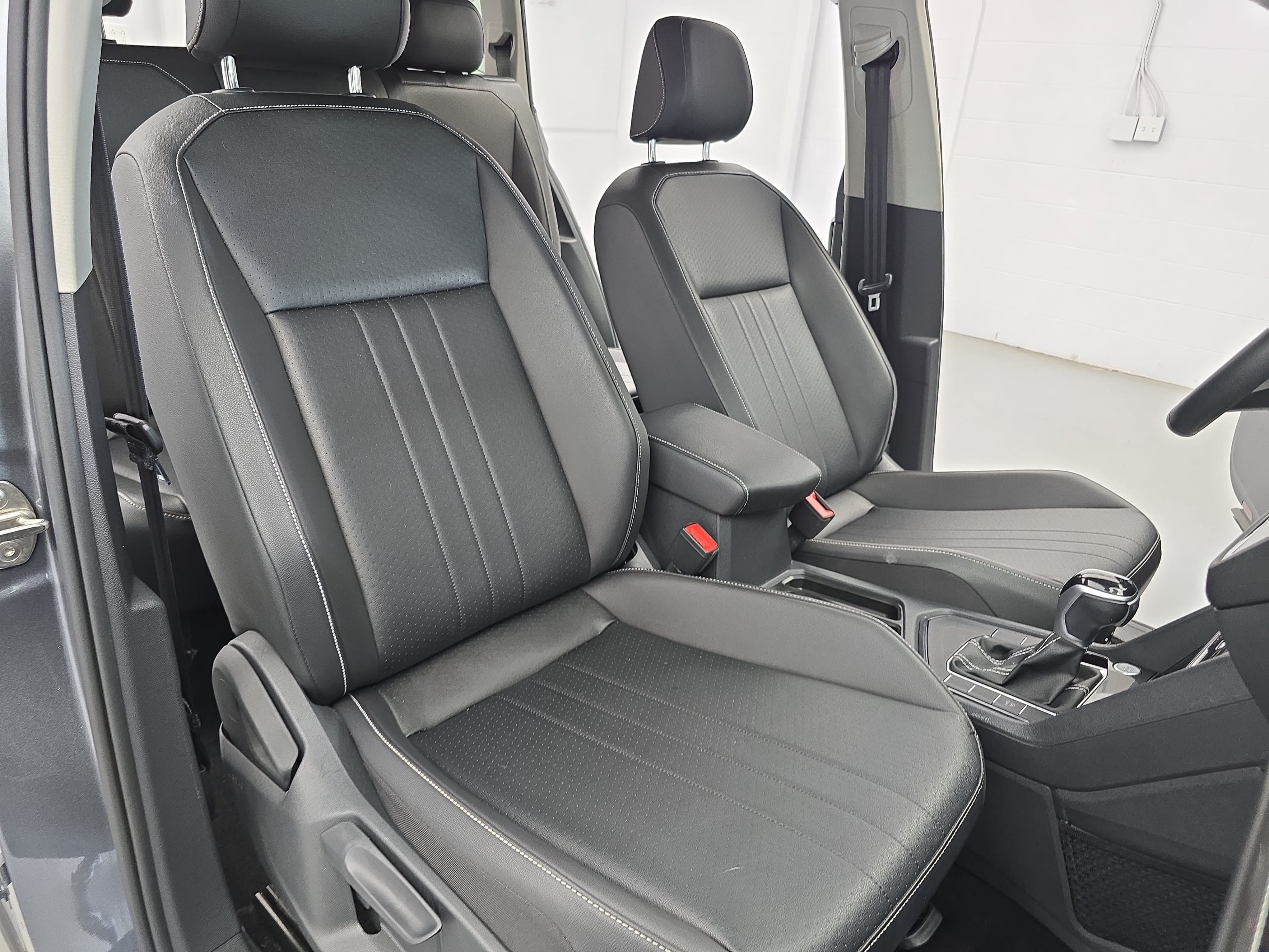 Used 2023 Volkswagen Tiguan SE FWD image 10