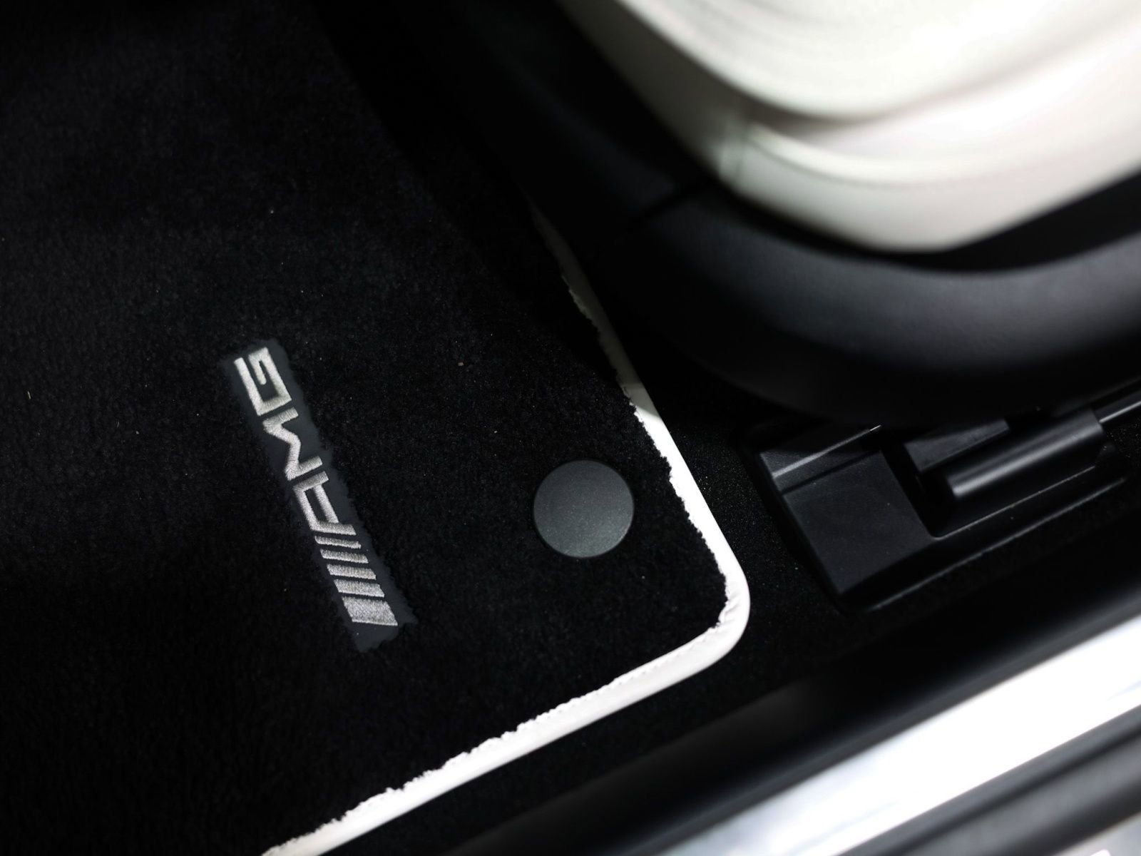 Used 2025 Mercedes-Benz S 63 AMG S w/ Rear Seat Package image 46