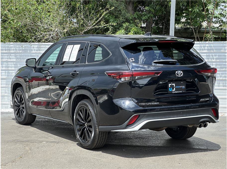 Used 2025 Toyota Highlander XSE AWD/4WD image 3