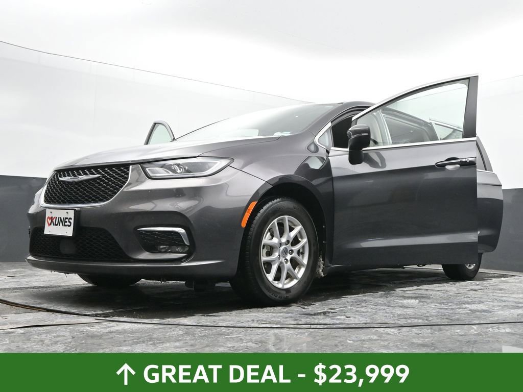 Used 2023 Chrysler Pacifica Touring-L image 69