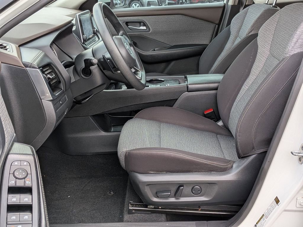 Used 2021 Nissan Rogue SV image 11