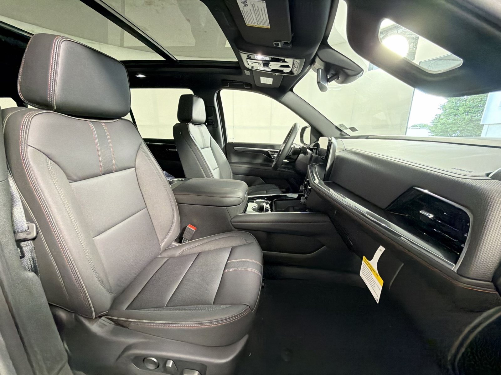 New 2026 Chevrolet Suburban RST w/ Comfort Package AWD/4WD image 28