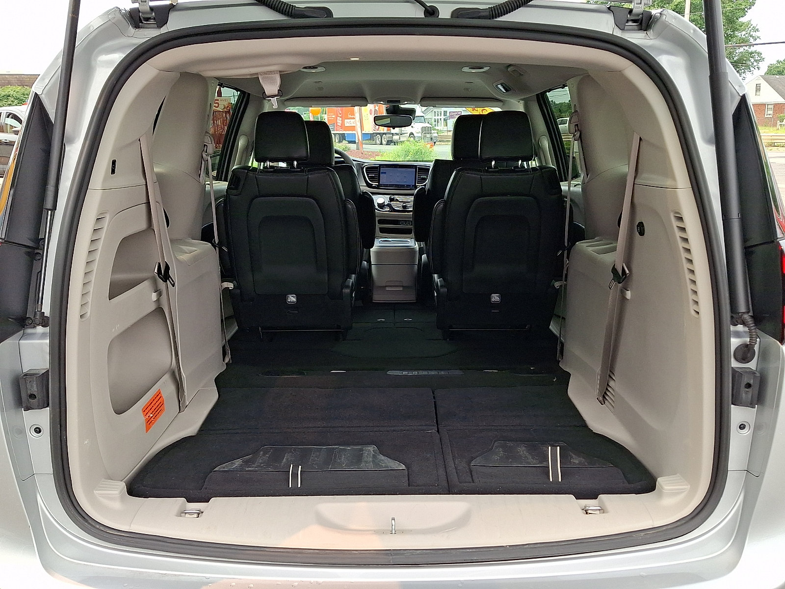 Used 2024 Chrysler Pacifica Touring-L FWD image 32