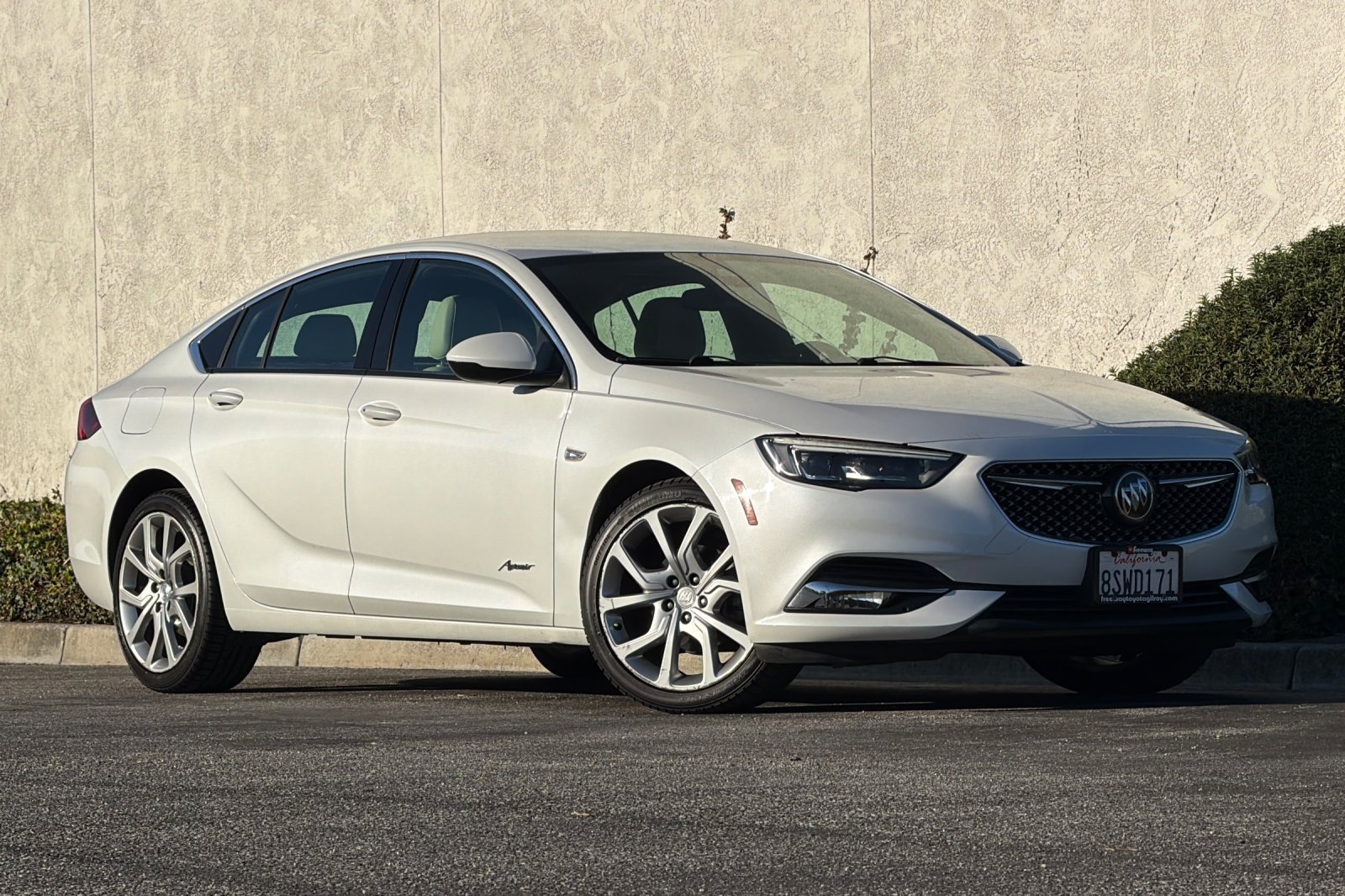 Used 2020 Buick Regal Avenir w/ Driver Confidence Package II FWD image 2