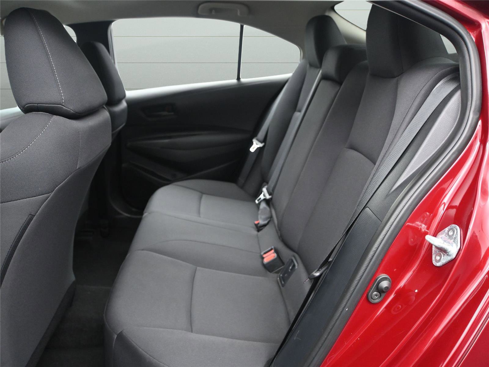 Used 2022 Toyota Corolla LE image 6