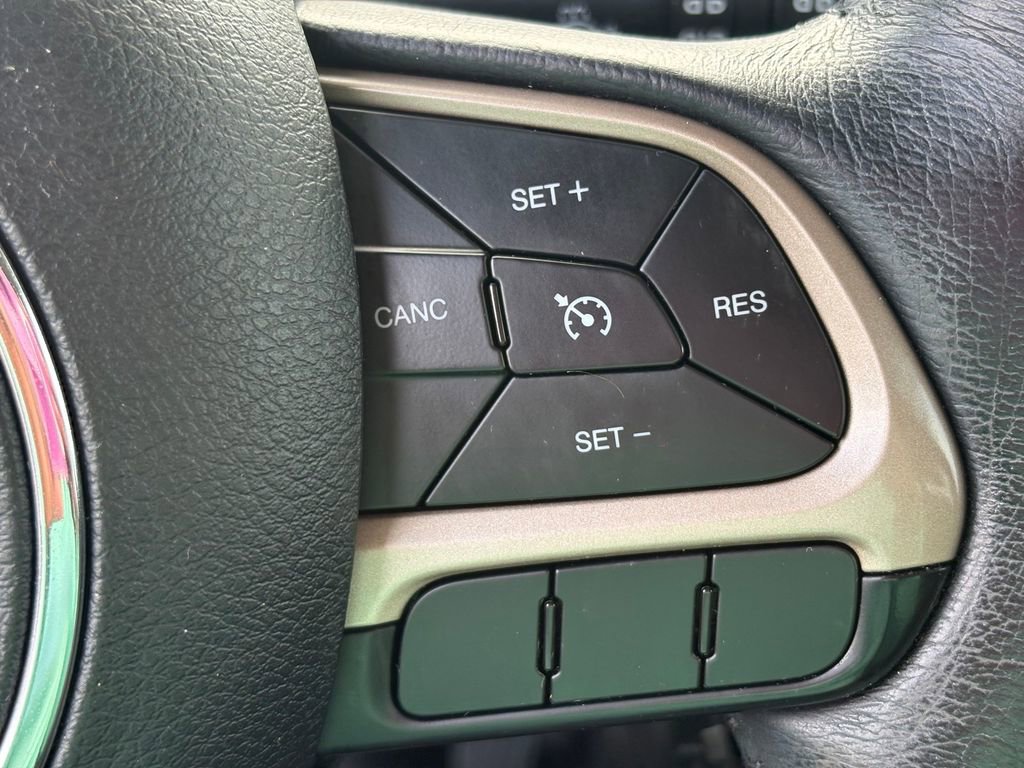 Used 2015 Jeep Renegade Latitude AWD/4WD image 22