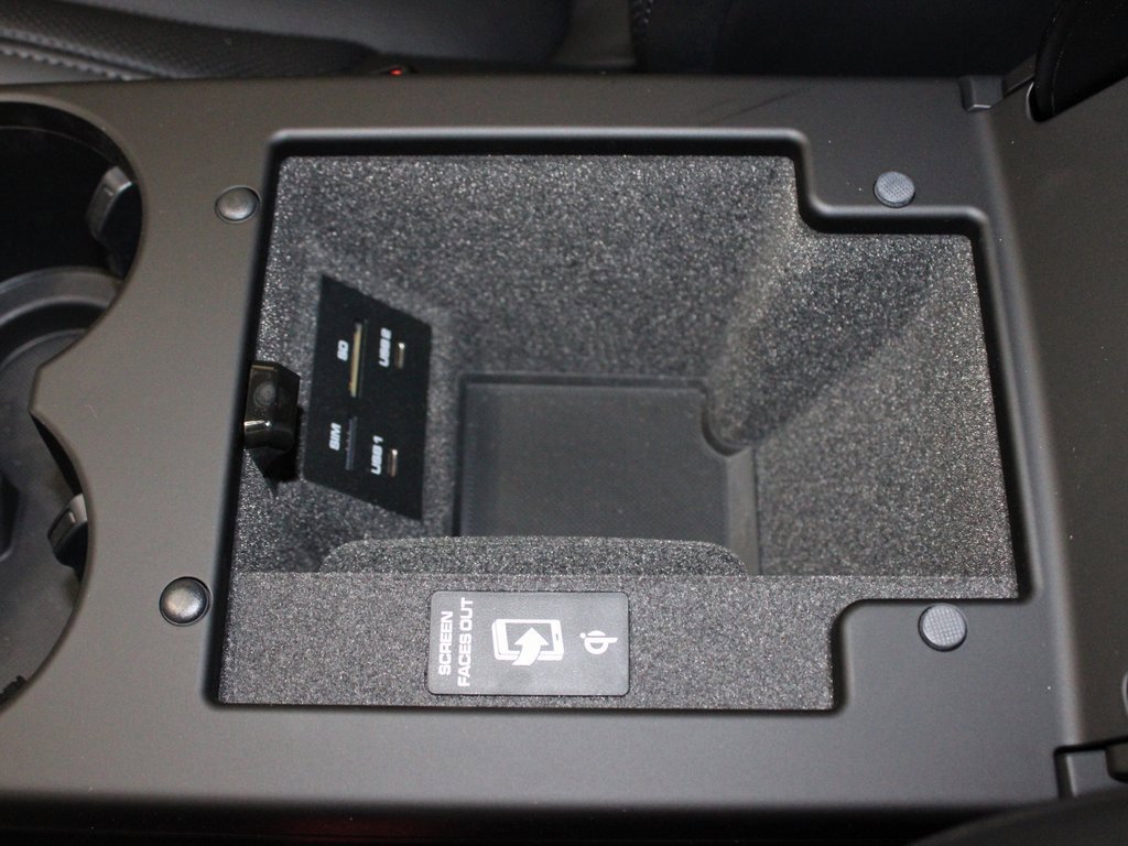 Used 2025 Porsche Macan image 31