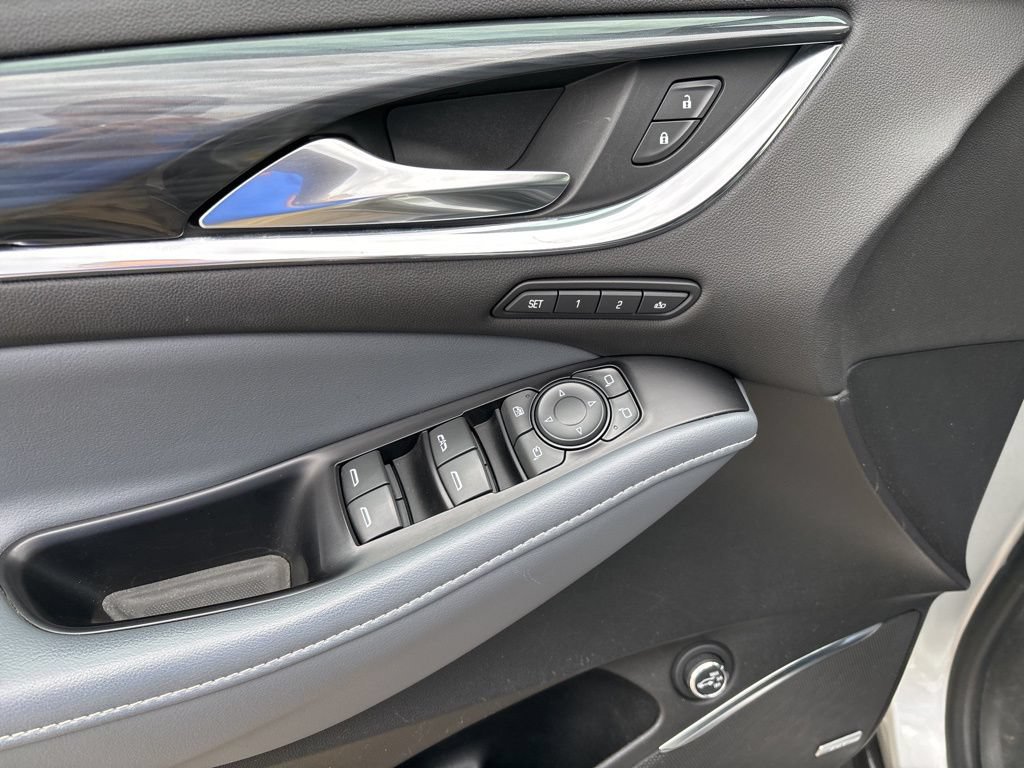 Used 2018 Buick Enclave Premium w/ LPO, Hit The Road Package AWD/4WD image 16