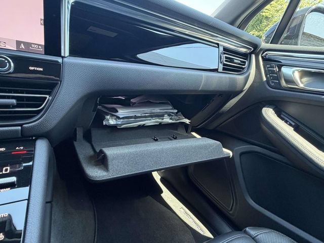 Used 2026 Porsche Macan AWD/4WD image 27