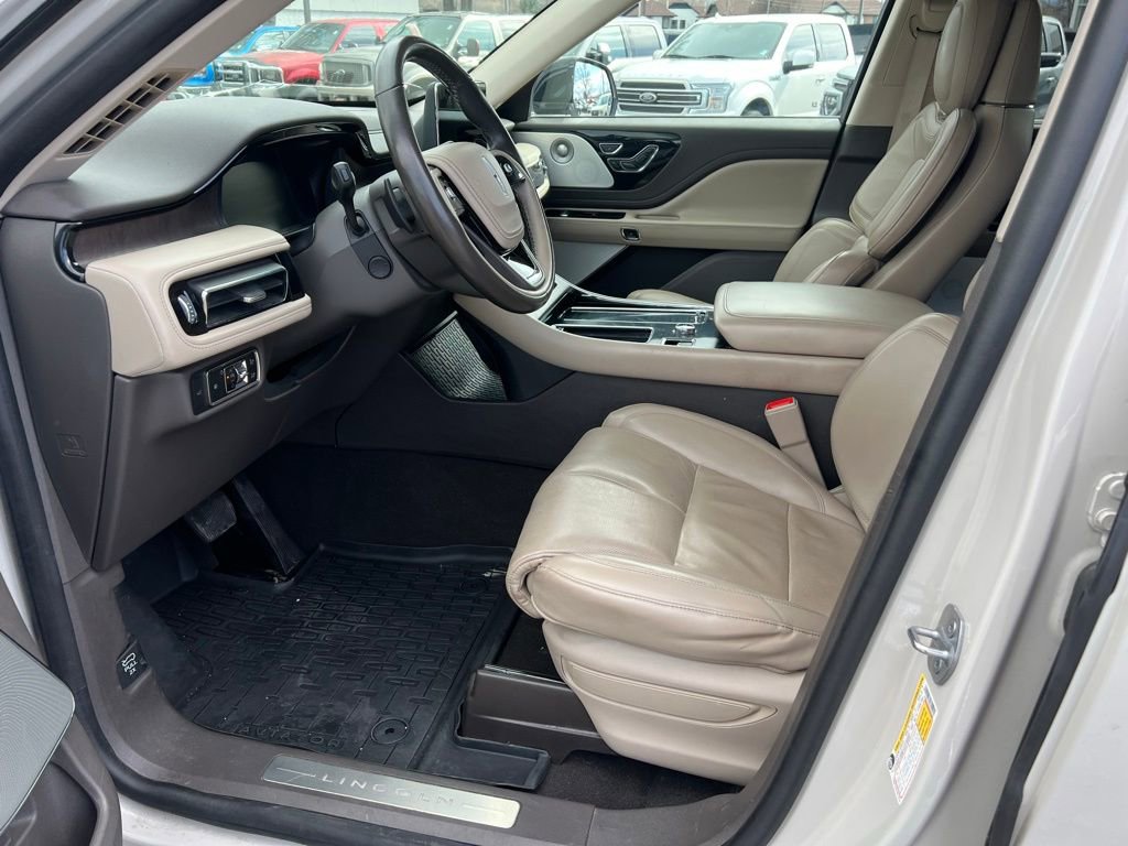 Used 2020 Lincoln Aviator Reserve w/ Equipment Group 202A image 27