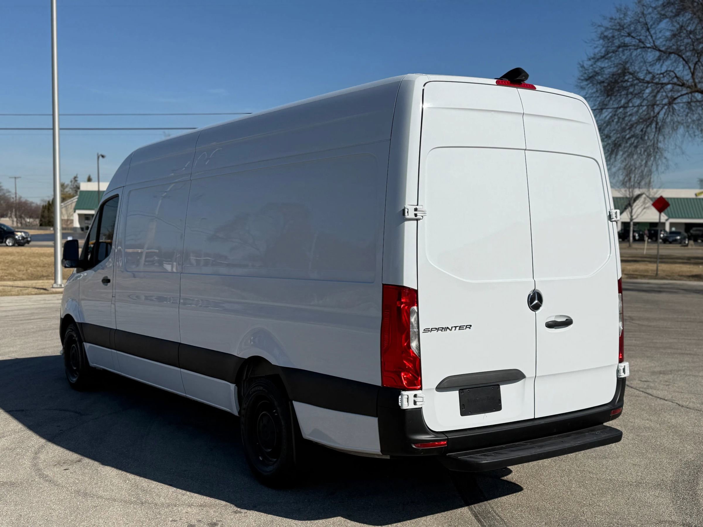Used 2021 Mercedes-Benz Sprinter 2500 w/ Premium Package image 5