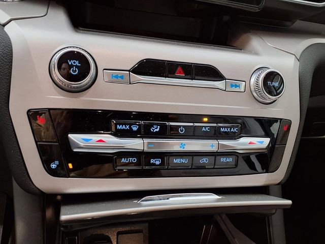 Used 2024 Ford Explorer XLT w/ Equipment Group 202A image 8