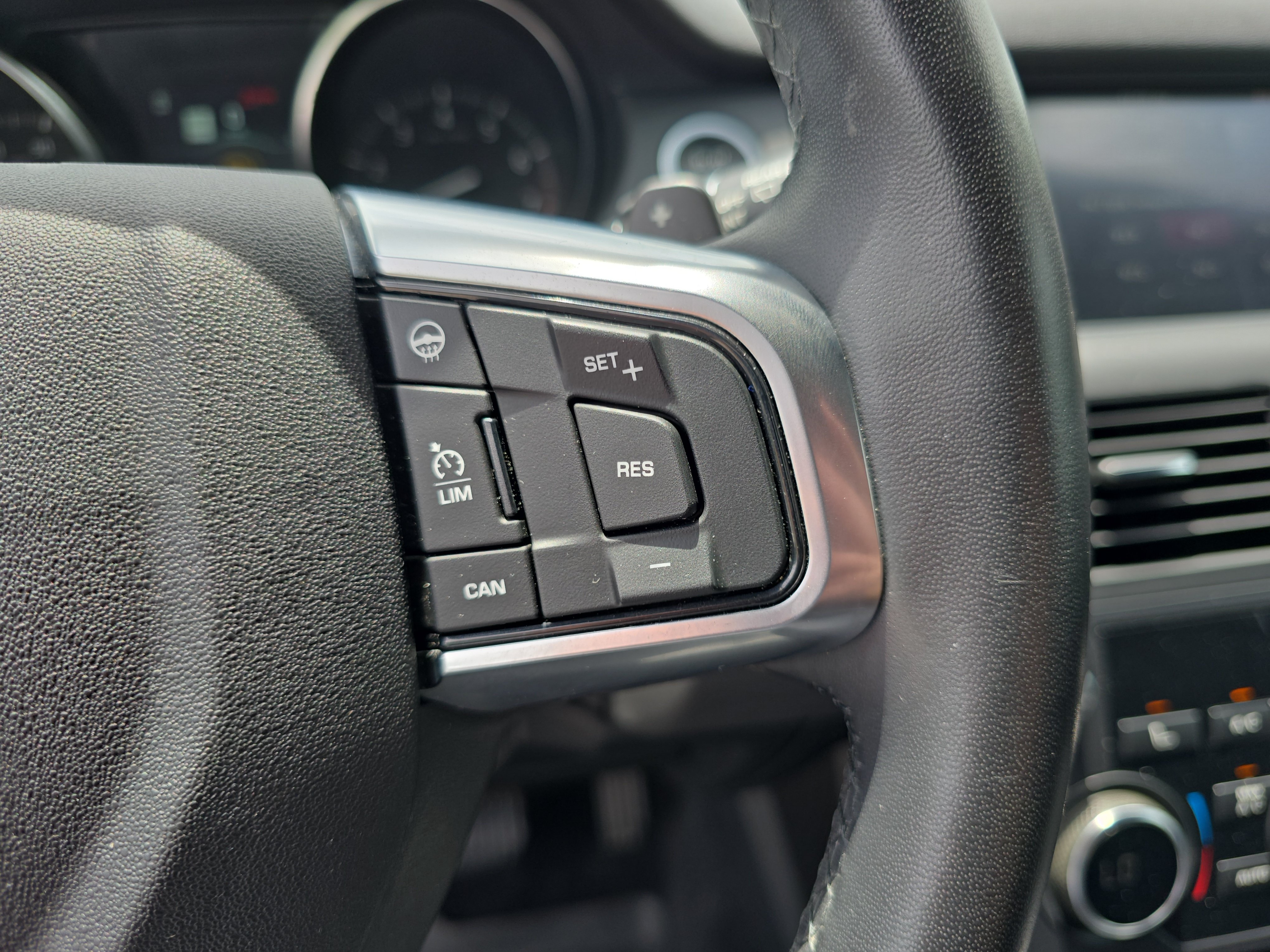 Used 2019 Land Rover Discovery Sport AWD/4WD image 18