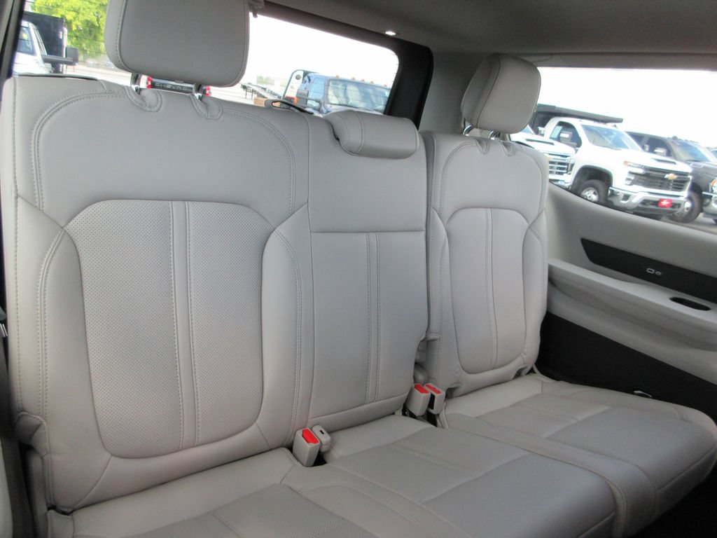 Used 2023 Jeep Wagoneer Series II w/ Premium Group I AWD/4WD image 27