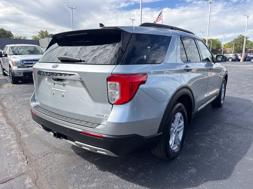 Used 2024 Ford Explorer XLT w/ Equipment Group 202A AWD/4WD image 7