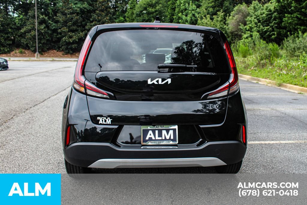 Used 2025 Kia Soul LX w/ LX Technology Package FWD image 11