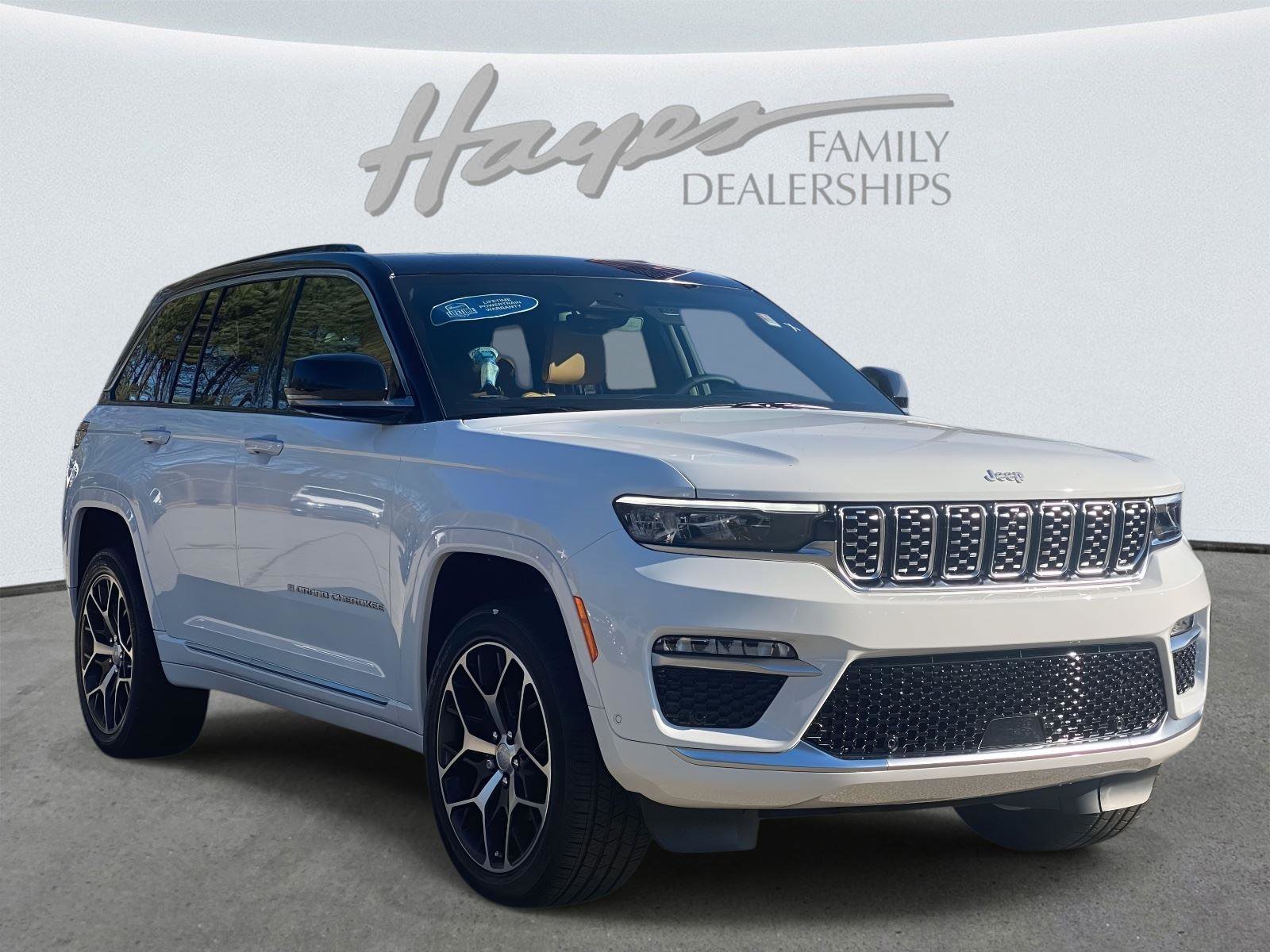New 2025 Jeep Grand Cherokee Summit image 2