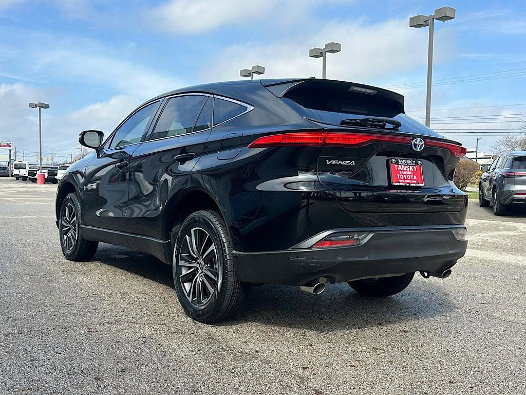 Certified 2024 Toyota Venza LE image 3