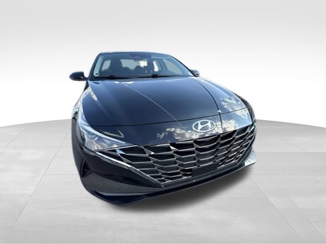 Used 2021 Hyundai Elantra SEL w/ Convenience + Premium Package FWD image 9