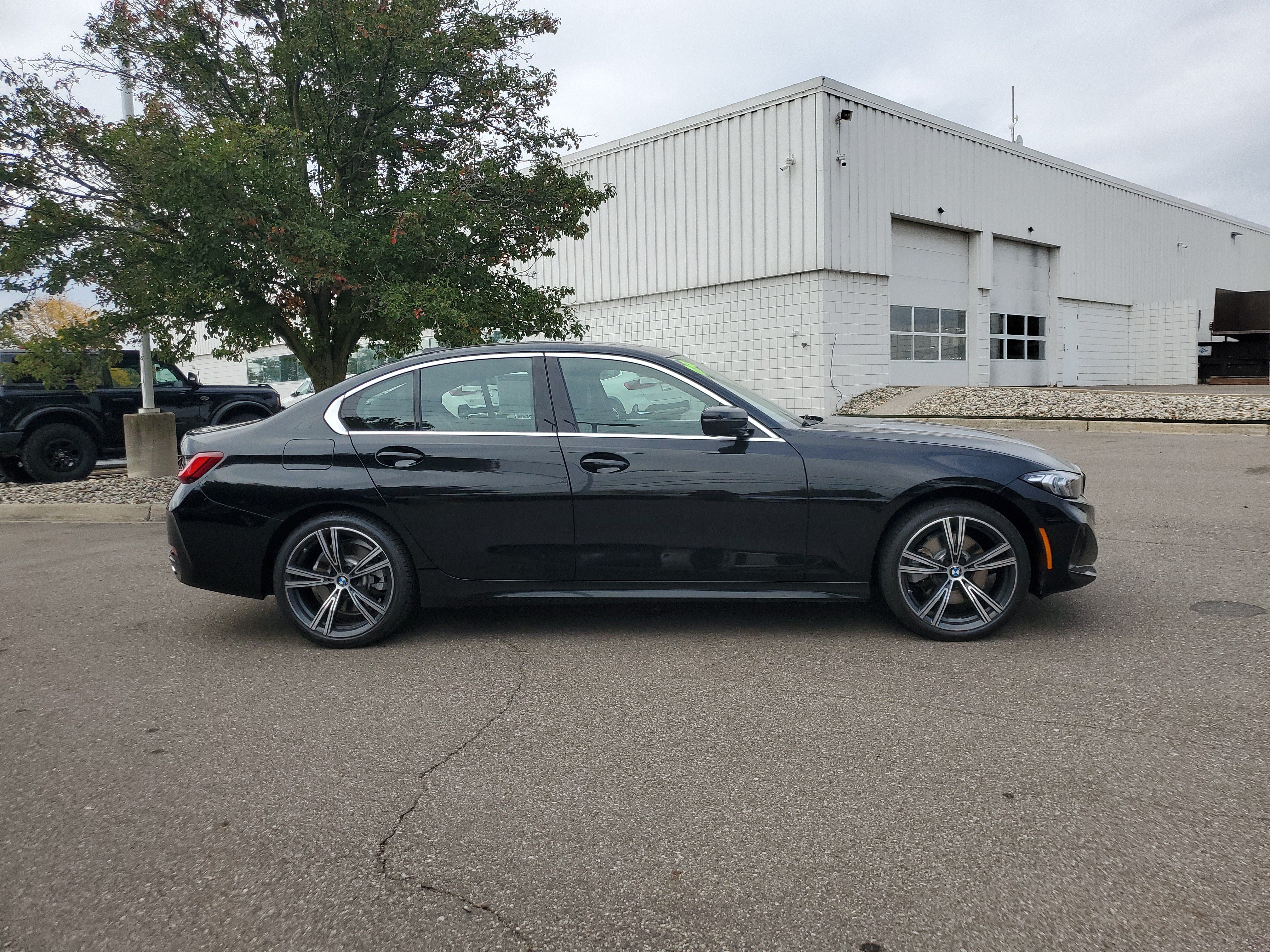 Certified 2024 BMW 330i xDrive Sedan w/ Premium Package AWD/4WD image 6