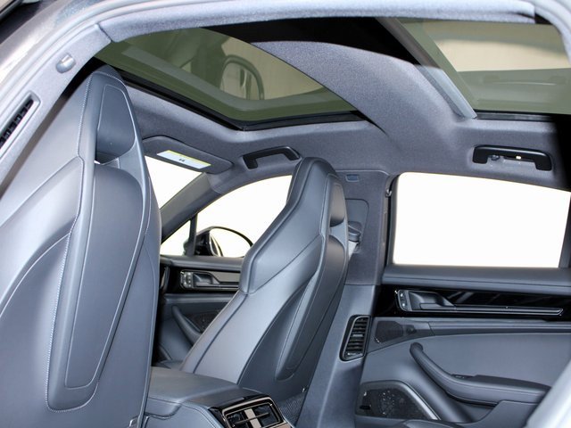 New 2025 Porsche Panamera 4 image 21