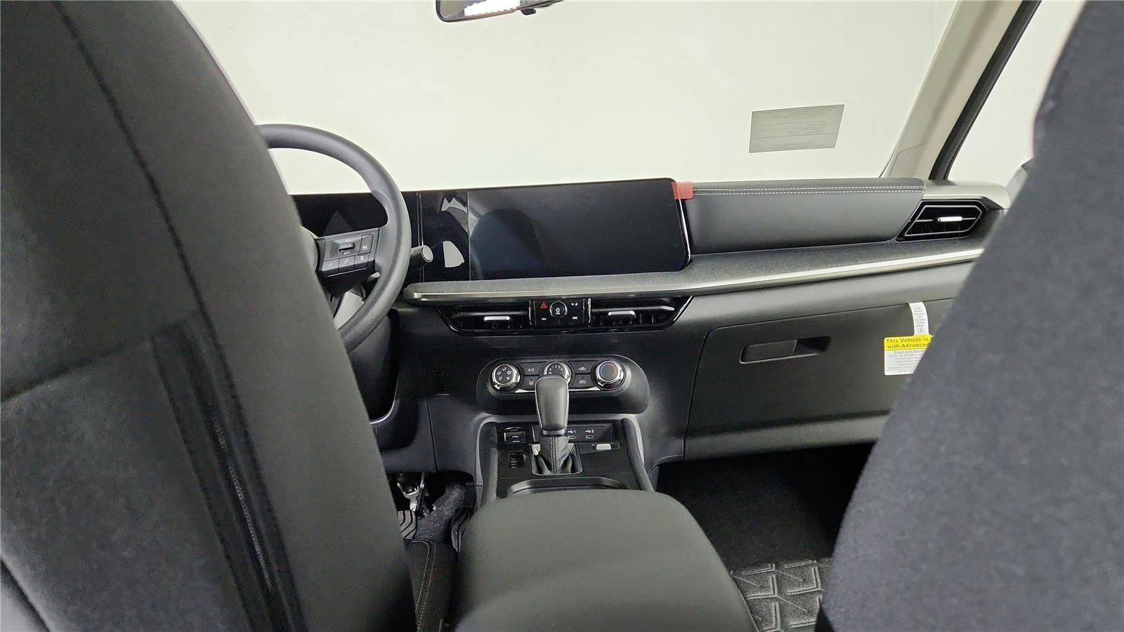 Used 2025 Nissan Kicks SV image 29