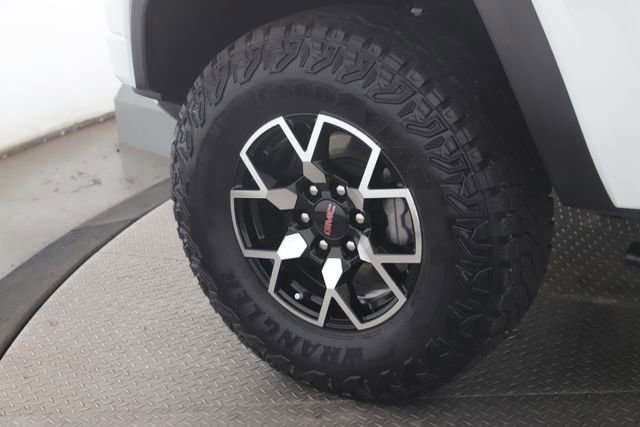Used 2024 GMC Canyon AT4X image 13