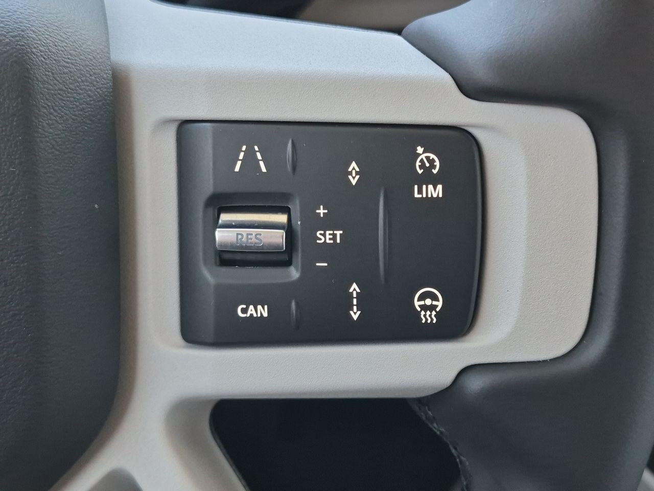 Certified 2025 Land Rover Defender 110 X-Dynamic SE AWD/4WD image 12