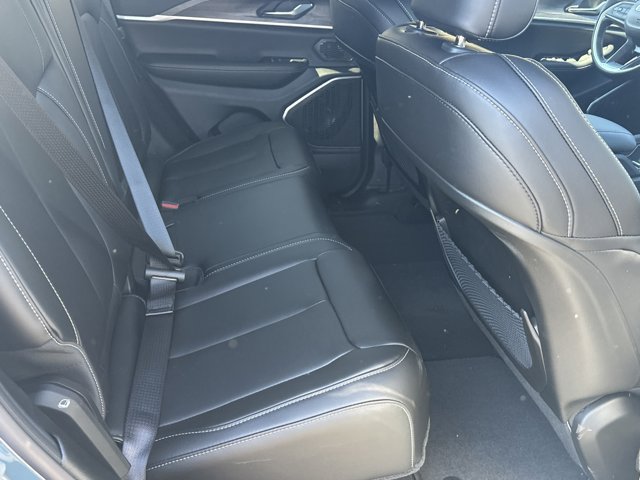 New 2026 Jeep Grand Cherokee Limited w/ Limited Altitude Package AWD/4WD image 17