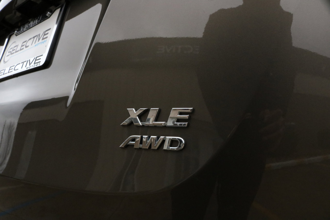 Used 2015 Toyota RAV4 XLE image 11