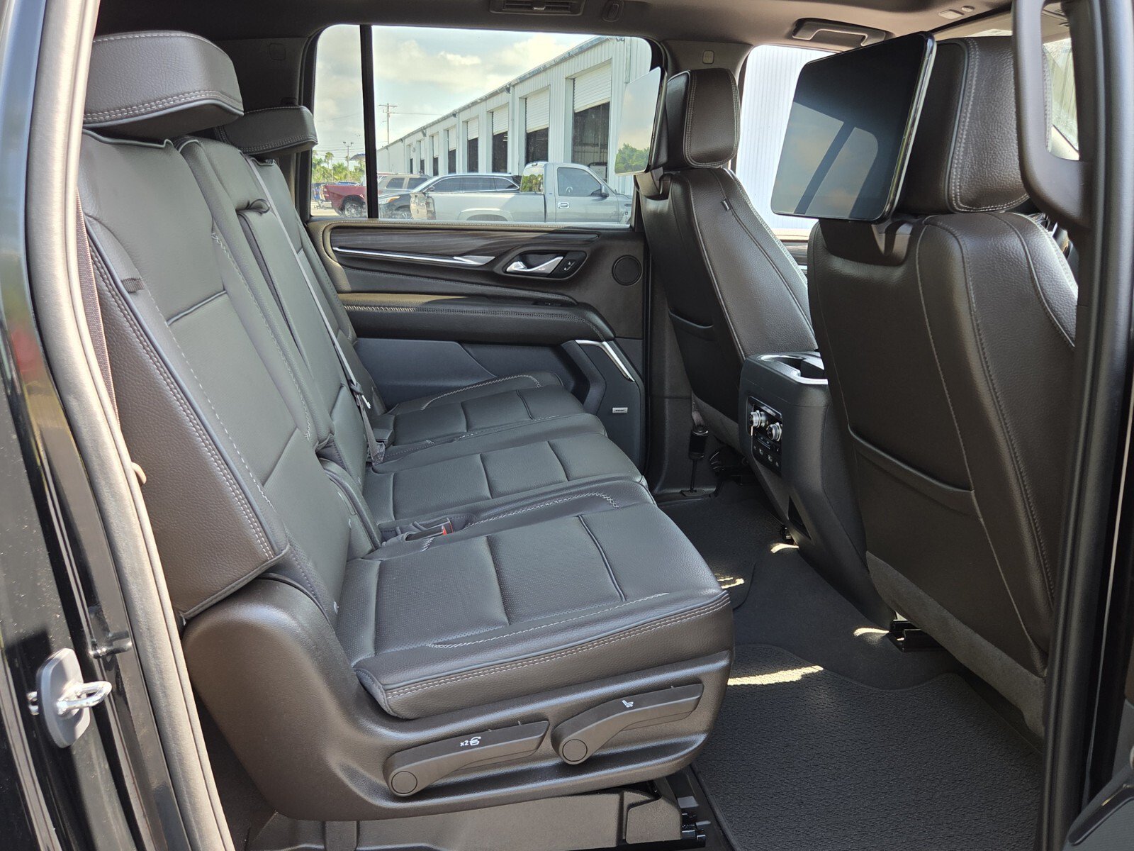 Certified 2023 GMC Yukon XL Denali w/ Denali Reserve Package AWD/4WD image 18