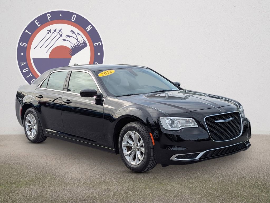 Used 2022 Chrysler 300 Touring image 2