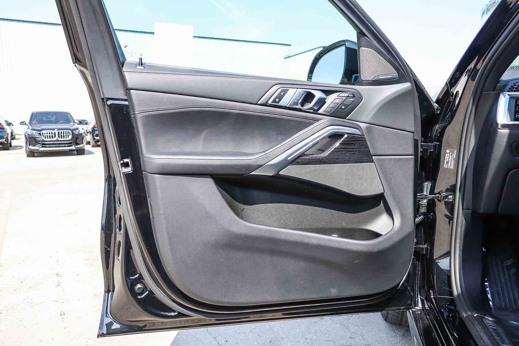 Used 2025 BMW X6 xDrive40i AWD/4WD image 22