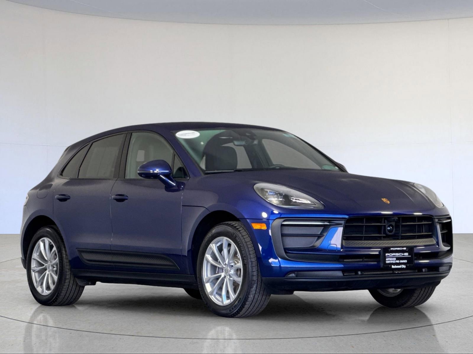 Certified 2025 Porsche Macan image 8